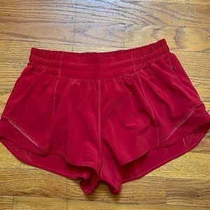 Lululemon Hotty Hot low rise lined short 2.5”